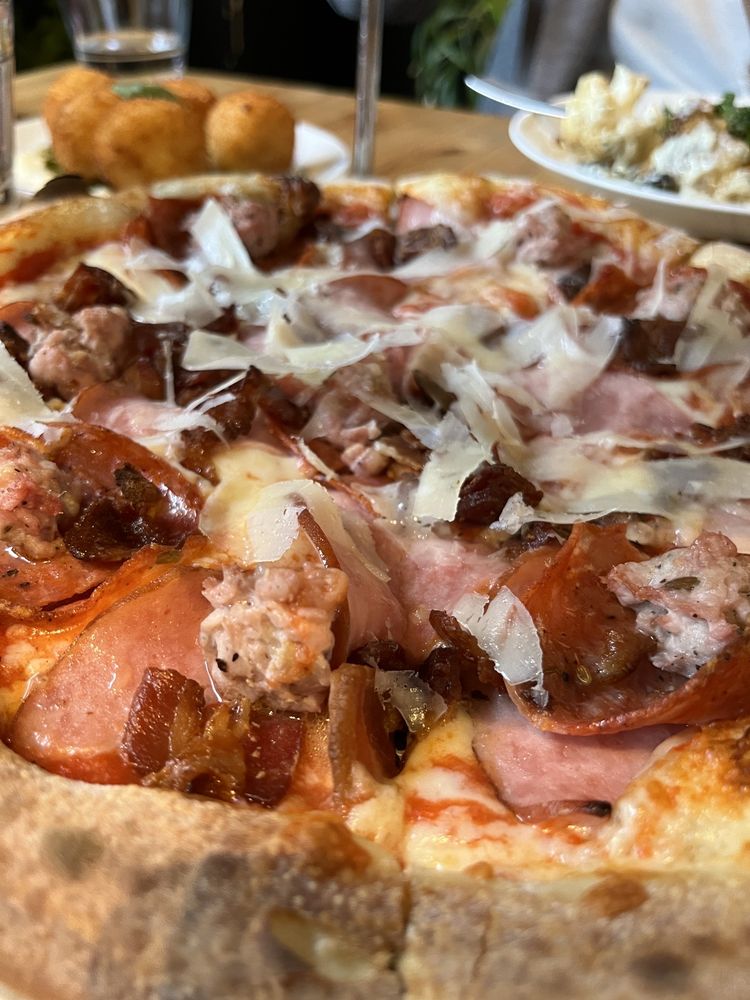 UNA Pizza + Wine