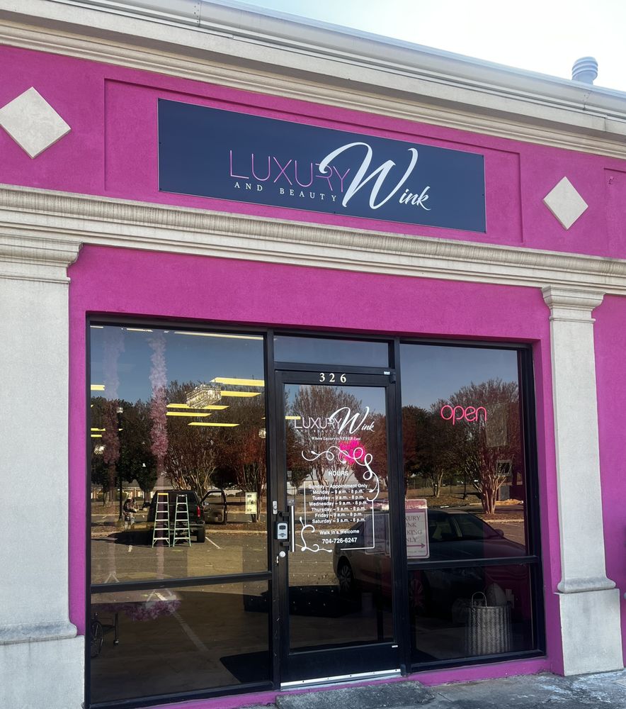 Luxury Wink & Beauty