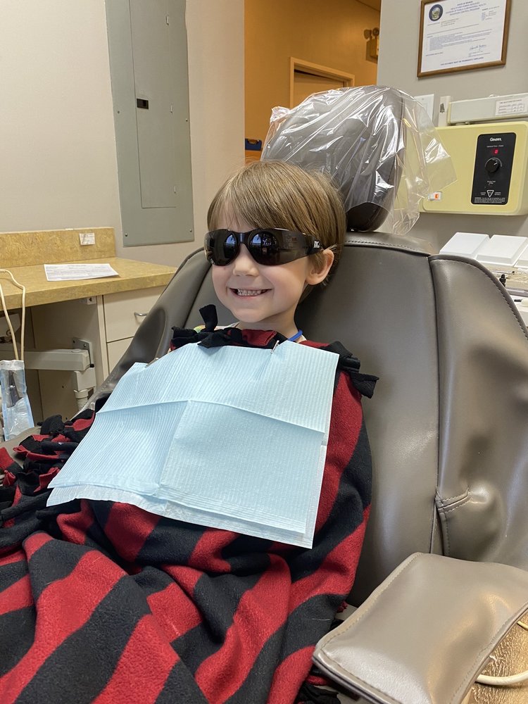 image of business Ruggeroli P Edward, DDS