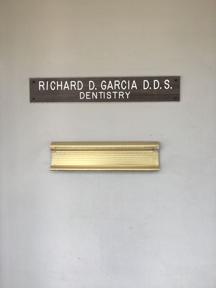 image of business Richard D Garcia , DDS