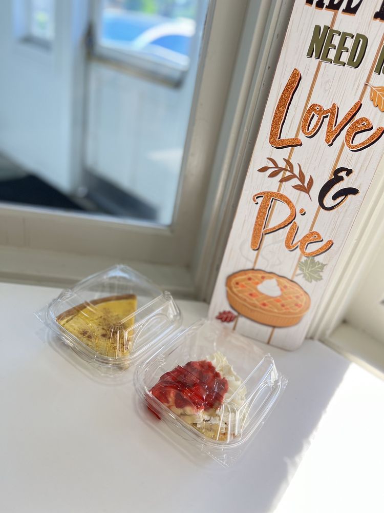 Polly's Pies Restaurant & Bakery