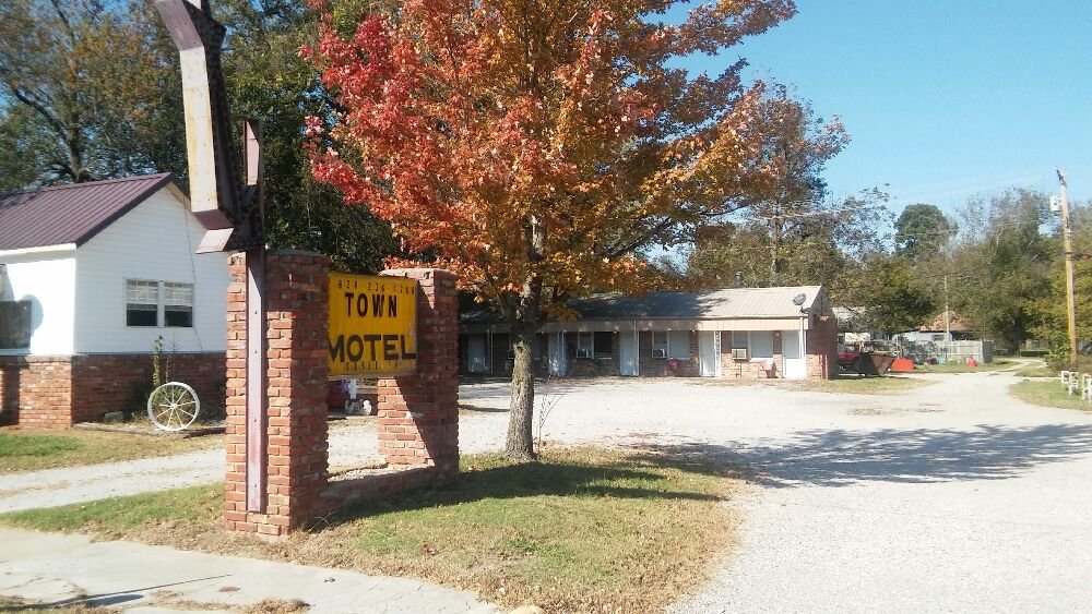 Town Motel Hotels 121 Maple St, Chetopa, KS Phone Number Yelp