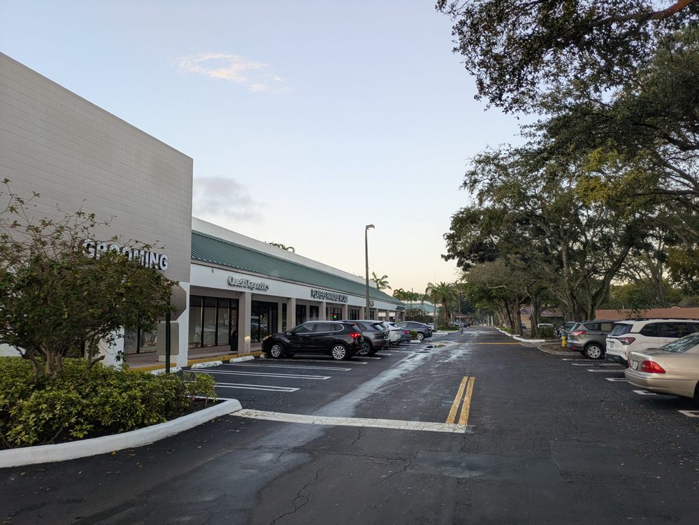 Boca Ray Plaza Image