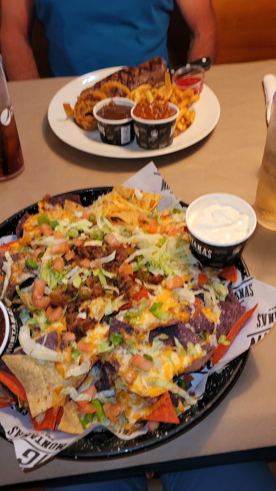 Montana's BBQ & Bar