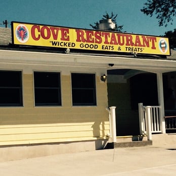Cove Restaurant Closed 10 Reviews Seafood 20 Old Stonington Photo Of Cove Restaurant Mystic Ct United States Order At The Window