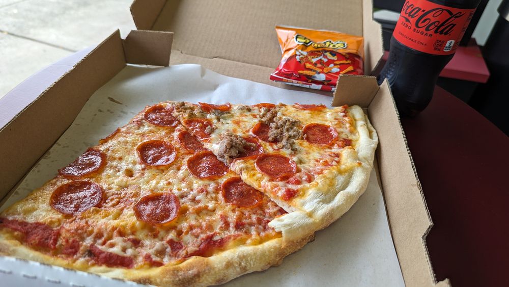 Mimi&rsquo;s Pizza, Middleburg Heights | Roadtrippers