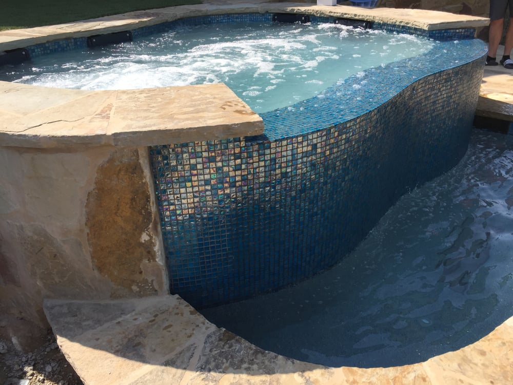 Negative Edge Spa With Beautiful Glass Tile Masterpoolsofaustin Photo Of Master Pools Austin Tx United States Negative Edge