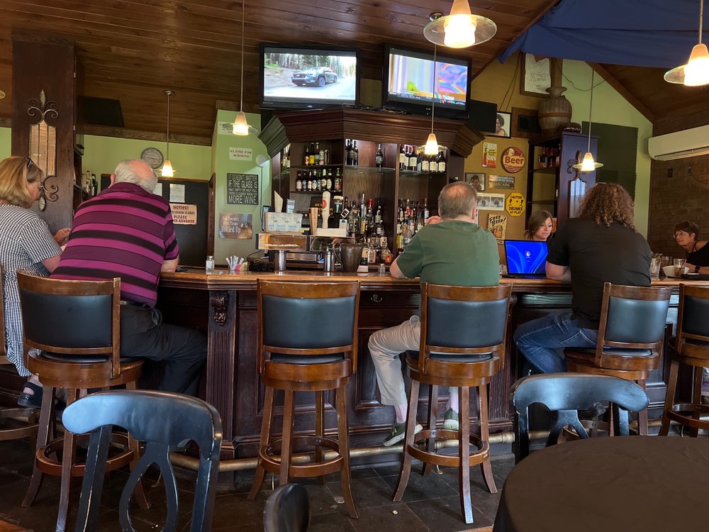 Kahill's Restaurant & Pub