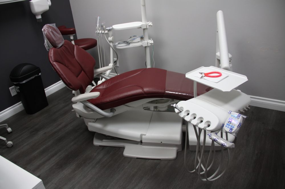 image of business Kuwaye Dental
