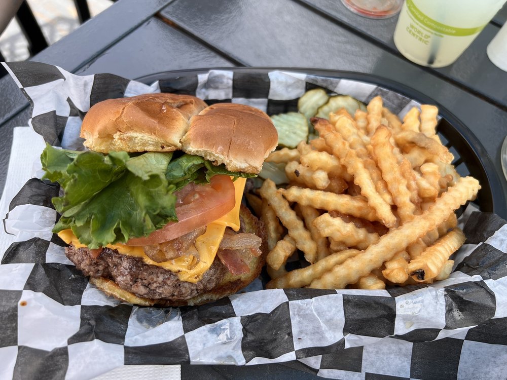 Shakers Sports Bar & Grill