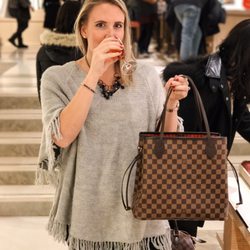 Louis Vuitton 452 Photos 237 Reviews Luggage 101 Ave Des Photo Of Louis Vuitton Paris France Champagne And Purses Solid Purchase