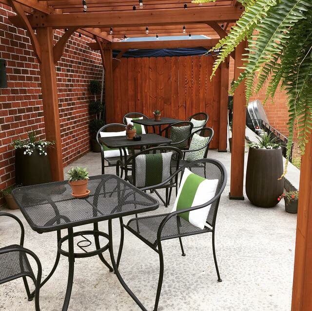 Second and Green Tavern