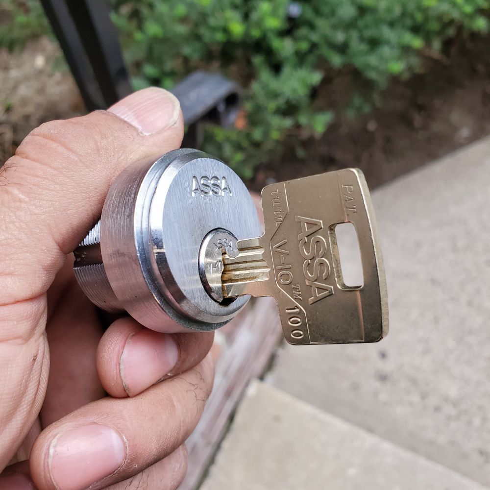 Astoria Locksmith And Door