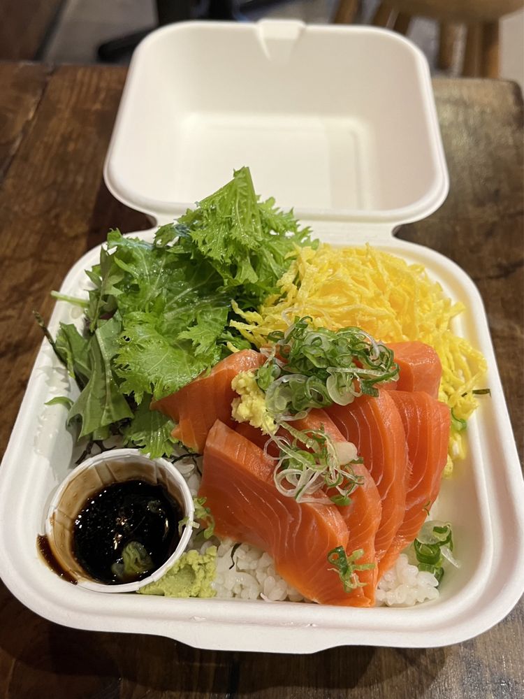 Uchida Eatery / Shokudo