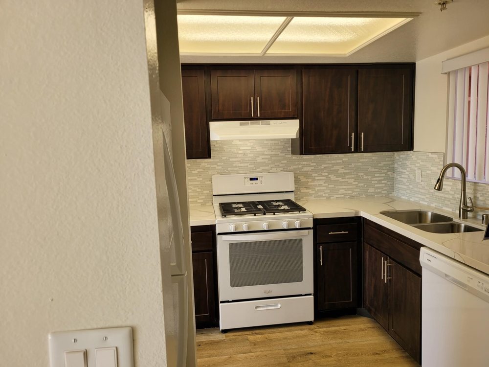 Scott Villa Apartments in Burbank