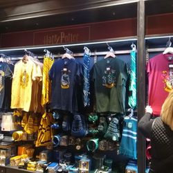the-harry-potter-shop-40-photos-hobby-shops-terminal-5-heathrow