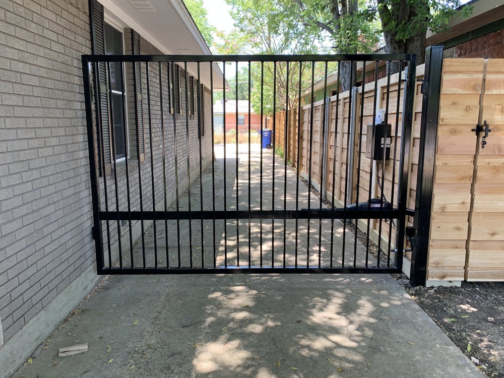 Garrett’s Gates And Garage Doors