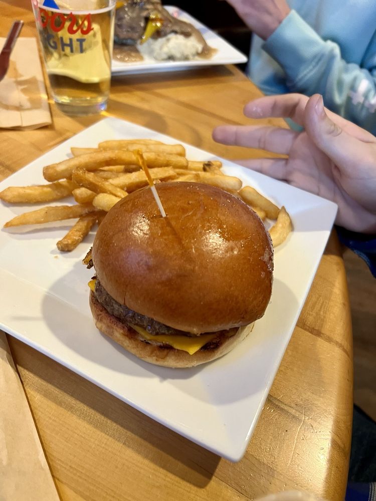 Tooley's Tavern At The Boathouse