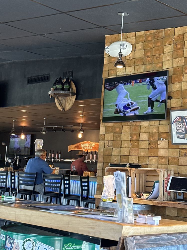 Saucony Creek Craft Brewery + Gastropub