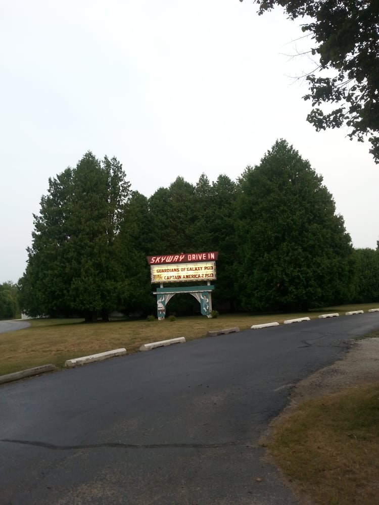 Skyway DriveIn Theatre 25 Reviews DriveIn Theater 3475 State