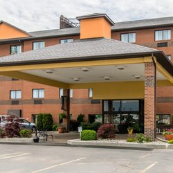 Quality Inn Suites 19 Photos Hotels 1720 Han St Port Photo Of Quality Inn Suites Port Huron Mi United States