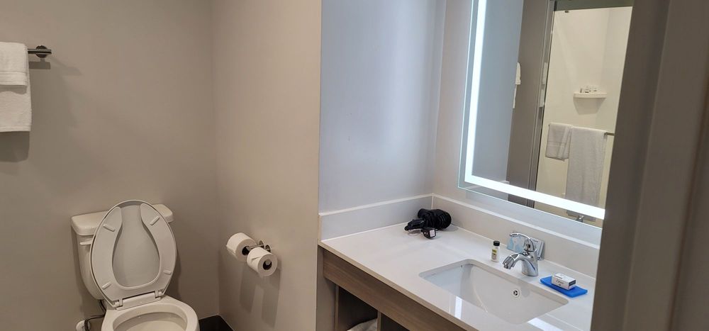 Holiday Inn Express & Suites Jacksonville-Camp LeJeune Area