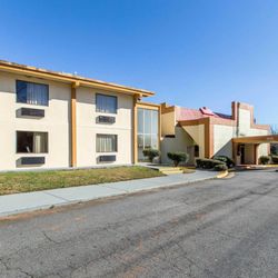 Econo Lodge 16 Photos Hotels 320 Cabiness Rd Forsyth Ga Photo Of Econo Lodge Forsyth Ga United States