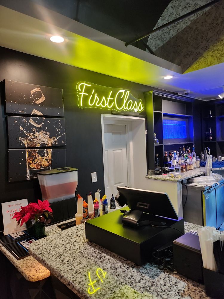 First Class Luxury Lounge GSO