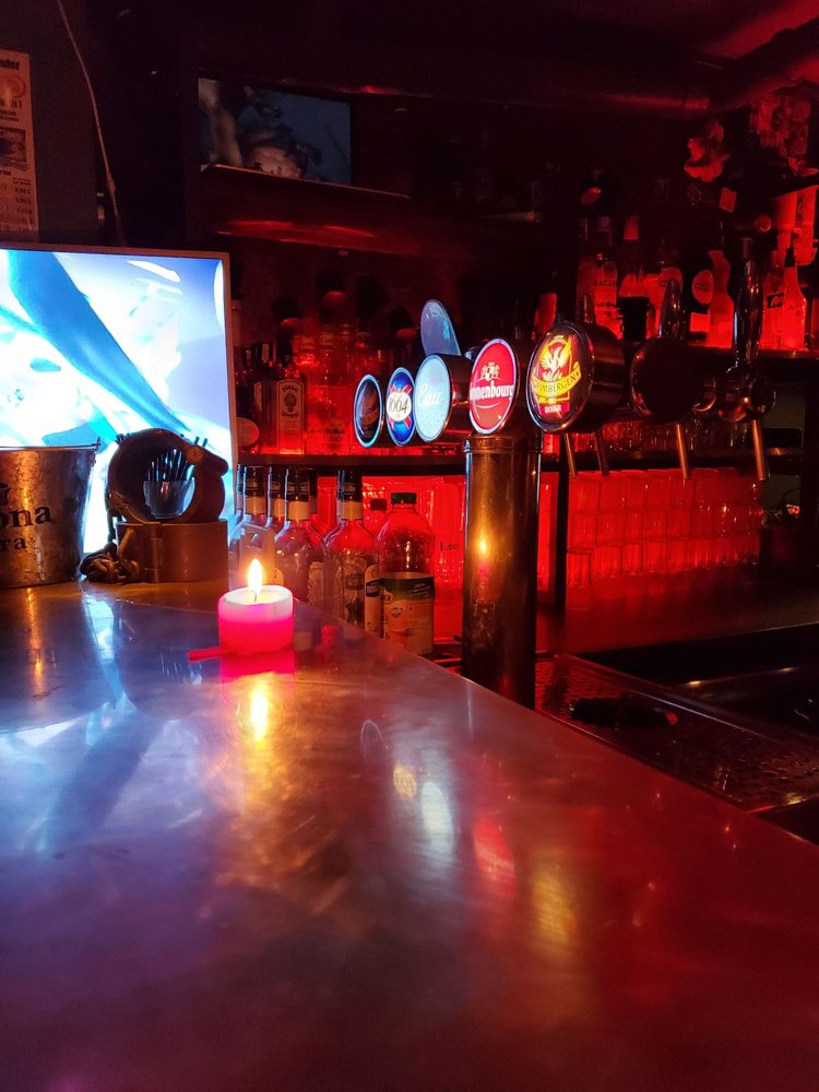 Rdv-libertins proche de Paris Arts-et-Métiers pour Belle Poilue Krash Bar