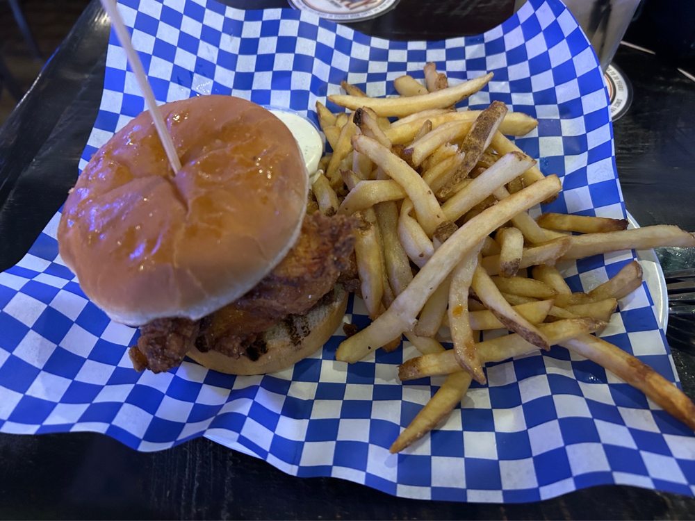 Home Plate Bar & Grill