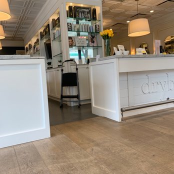 Drybar River North 46 Photos 140 Reviews Dry Out Photo Of Drybar River North Chicago Il United States Checking In