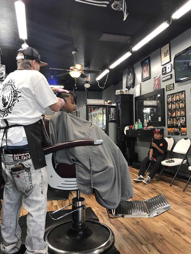 Round 15 Barber Shop 43 Photos & 31 Reviews Barbers 6928