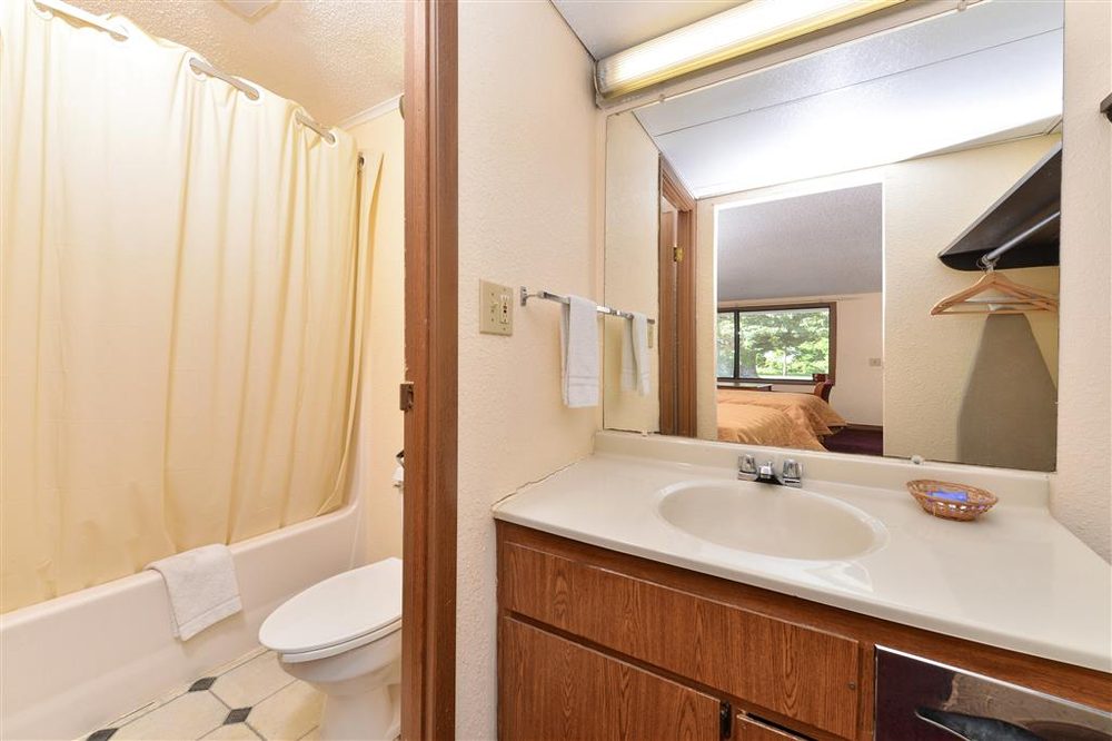 Country Hearth Inns & Suites