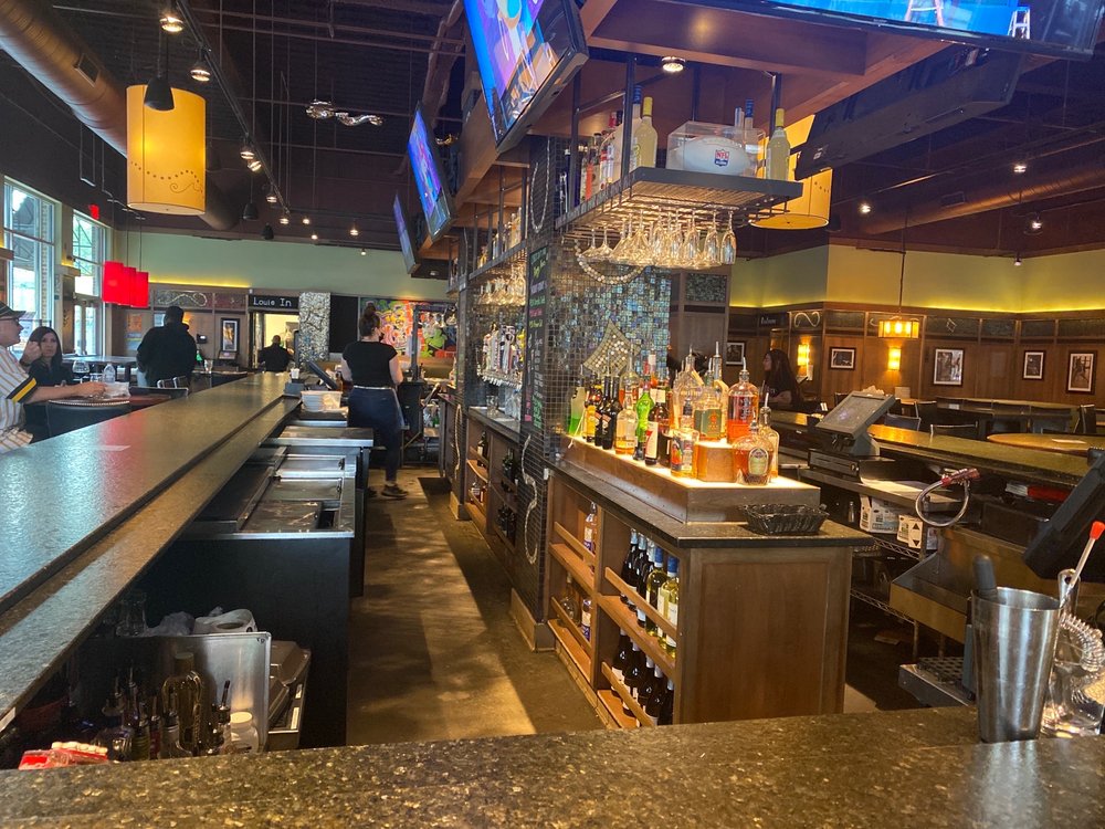Bar Louie - North Shore