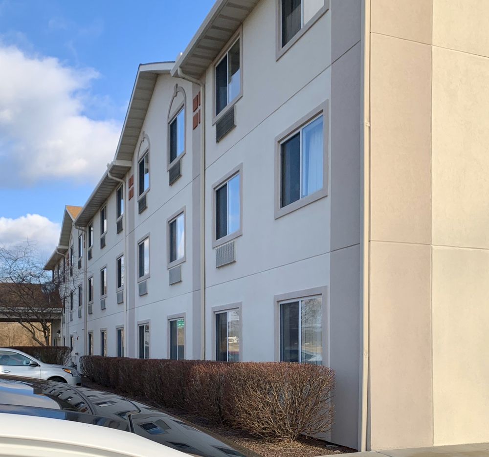 Super 8 by Wyndham West Middlesex/Sharon Area