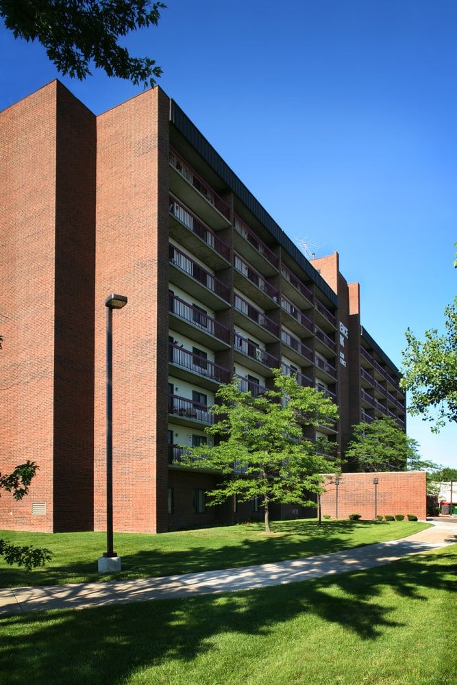 Lawrence Park Apartments 7000 E 10 Mile Rd Ofc, Center Line, MI