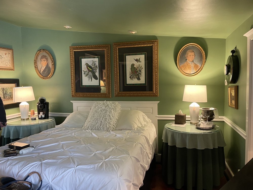 Porches on the Towpath - Bed & Breakfast