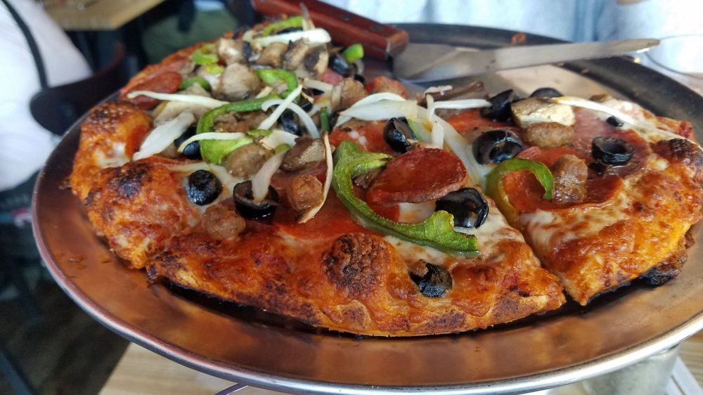 Round Table Pizza 34 Mga Larawan At 25 Review 6000 Larawan Ng Round Table Pizza Culver City Ca Estados Unidos Horrible Experience