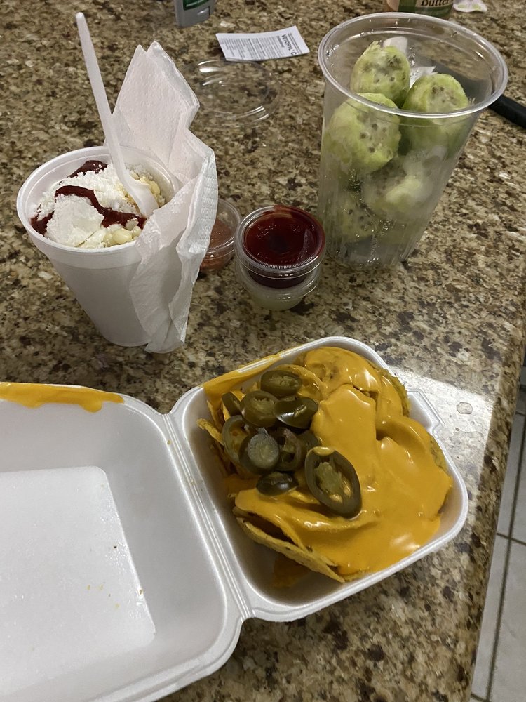 3 Hermanos Snacks y Aguas Frescas