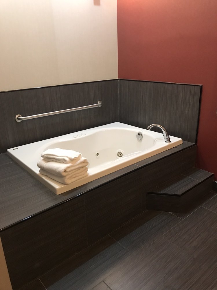 Holiday Inn Express & Suites York Ne - Market Street