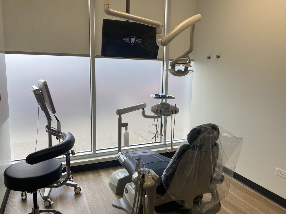 image of business Modern Smiles