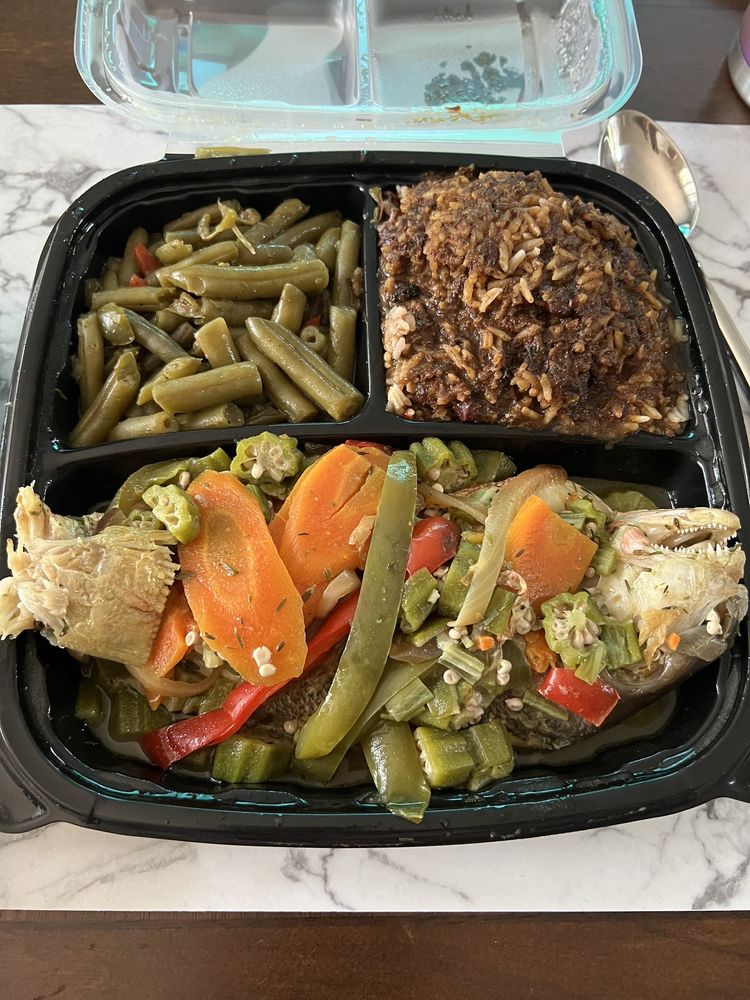 Mama Lune’s Jamaican Grill