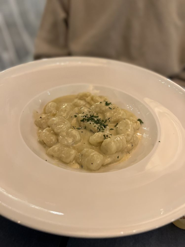 Fanzorelli's Restaurant & Wine Bar