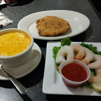 Huot S Seafood Restaurant Temp Closed 45 Photos 66 Reviews Photo Of Huot S Seafood Restaurant Saco Me United States Abysmal Clam Chowder