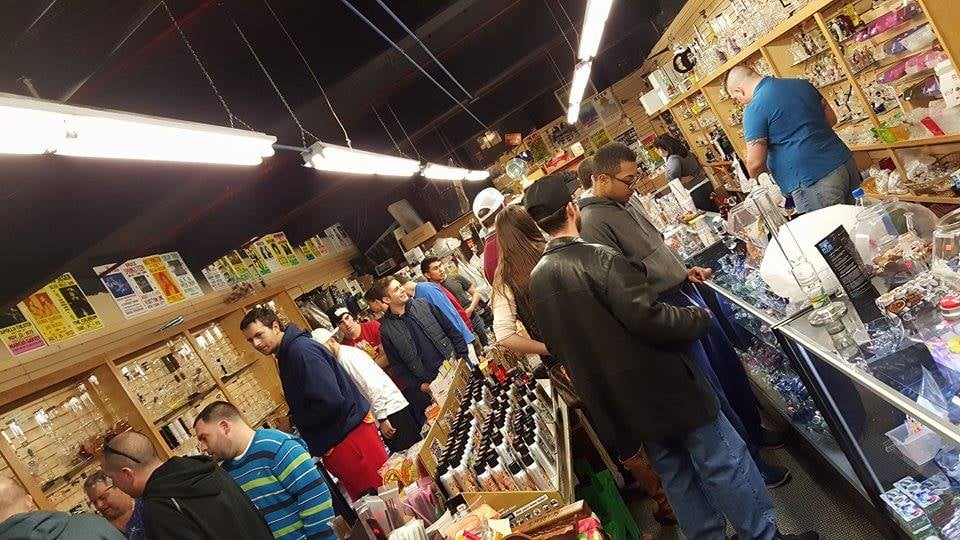 Watch Your Head Smoke Shop 14 Reviews Tobacco Shops 120 Manton