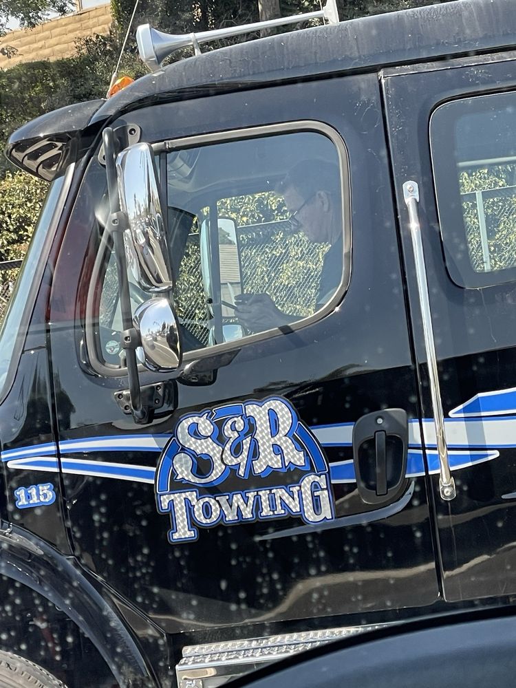 S & R Towing