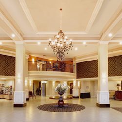 The Grand Hotel At Bridgeport 62 Photos 57 Reviews Hotels Photo Of The Grand Hotel At Bridgeport Tigard Or United States Lobby