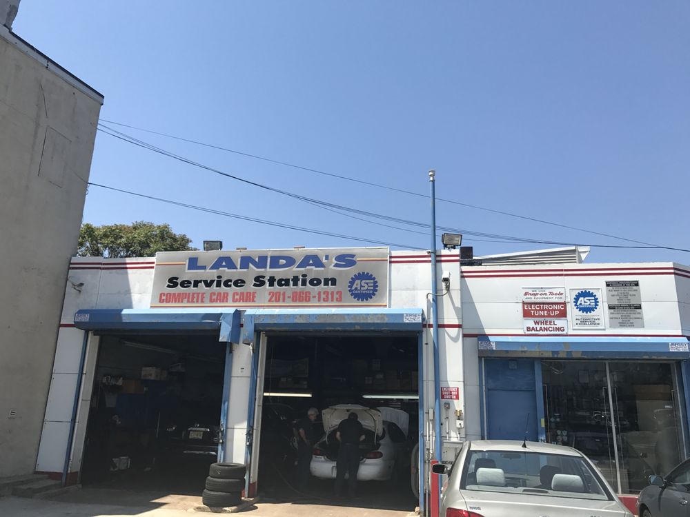 Landa's Service Station