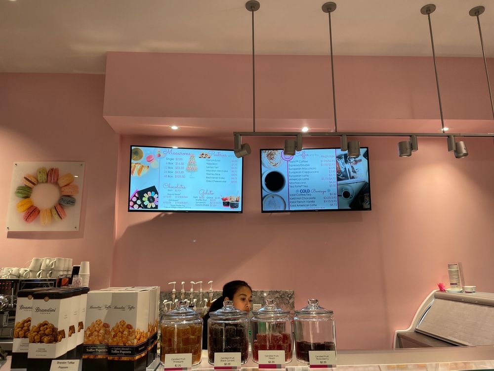 Le Macaron French Pastries