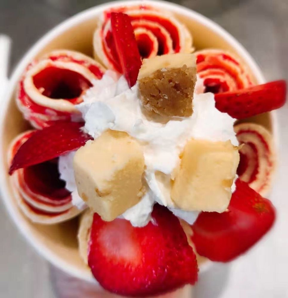 Freezing Thai Rolled Ice Cream
